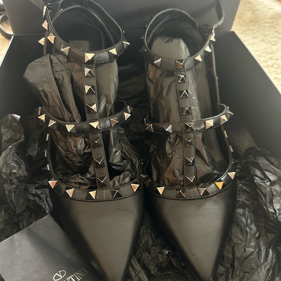 Valentino Garavani Noir Studded Women's Shoes - Picture 4 of 8